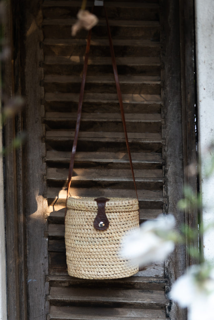 Rattan natural carryall bag with leather strap 